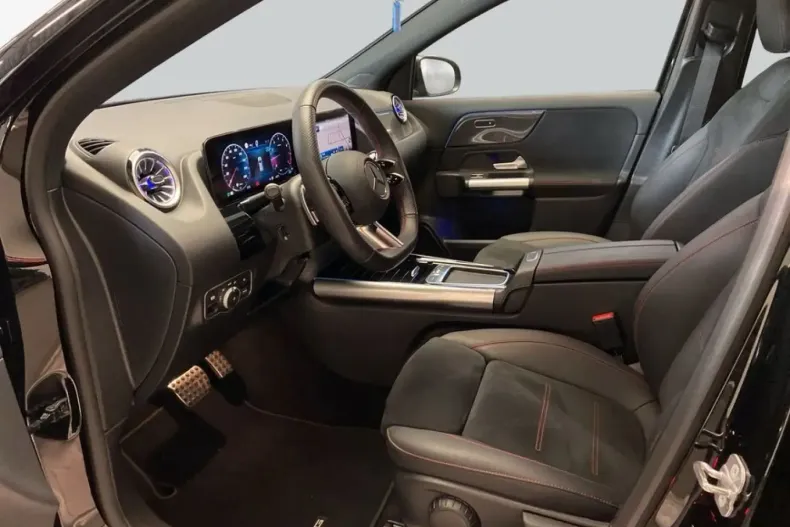 Mercedes-Benz GLA 180 (Clasa GLA) din 2024 cu 15.735 km - oferta MER185665 - foto 10