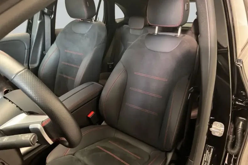 Mercedes-Benz GLA 180 (Clasa GLA) din 2024 cu 15.735 km - oferta MER185665 - foto 11