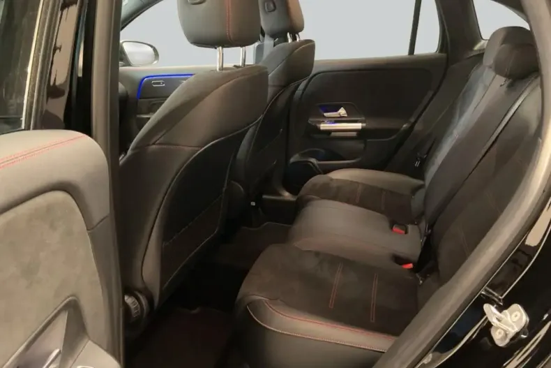 Mercedes-Benz GLA 180 (Clasa GLA) din 2024 cu 15.735 km - oferta MER185665 - foto 12