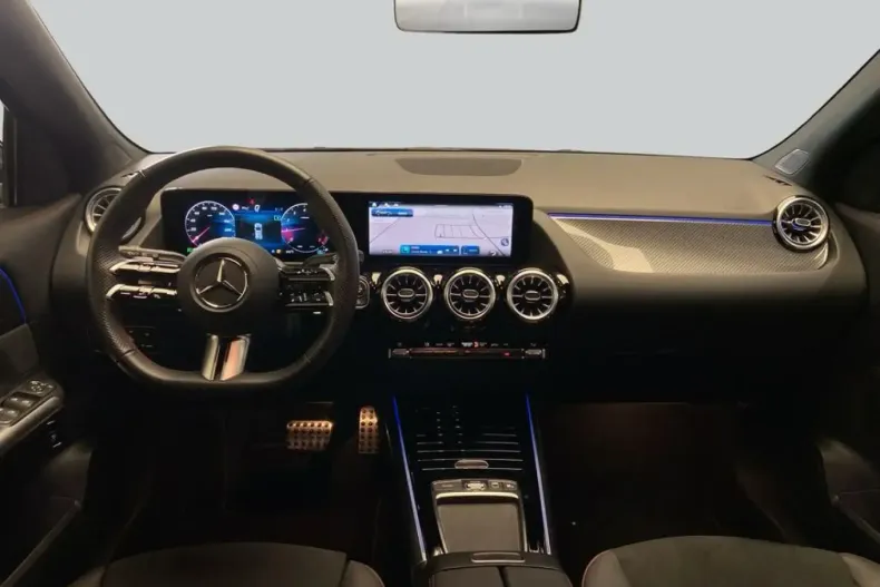 Mercedes-Benz GLA 180 (Clasa GLA) din 2024 cu 15.735 km - oferta MER185665 - foto 14