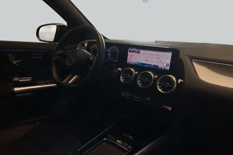 Mercedes-Benz GLA 180 (Clasa GLA) din 2024 cu 15.735 km - oferta MER185665 - foto 16