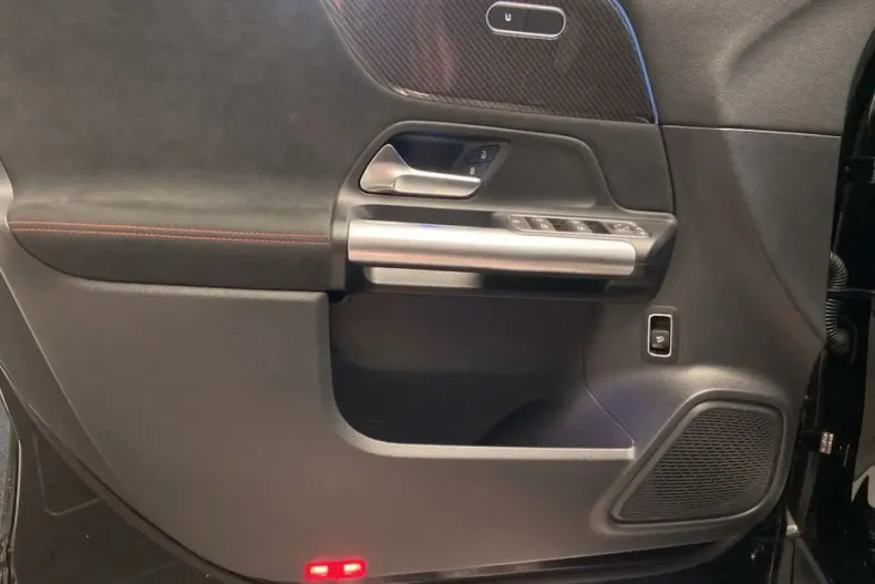 Mercedes-Benz GLA 180 (Clasa GLA) din 2024 cu 15.735 km - oferta MER185665 - foto 20