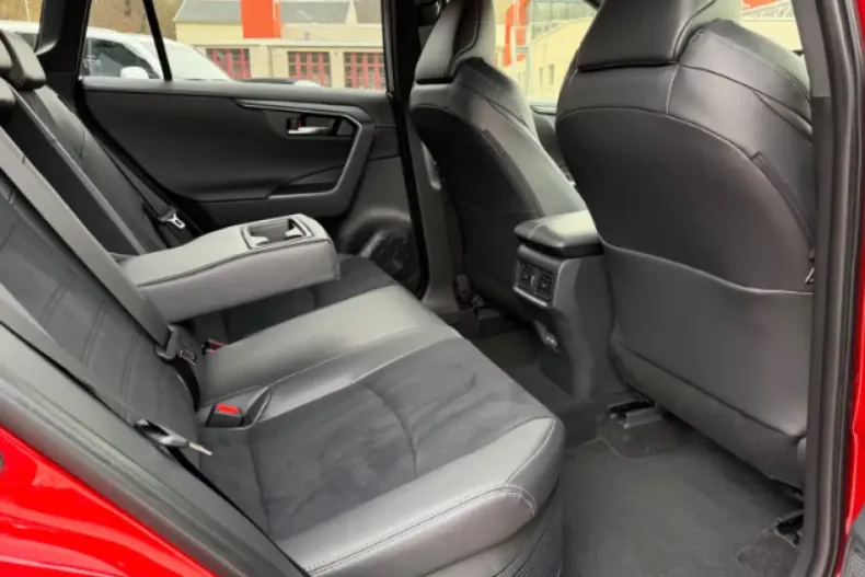 Toyota RAV4 din 2026 cu 20 km - oferta TOY185670 - foto 3