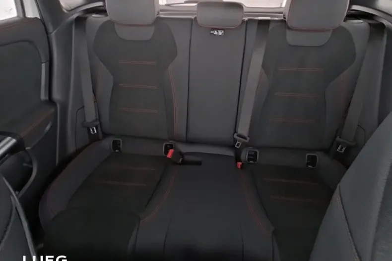 Mercedes-Benz GLA 180 (Clasa GLA) din 2024 cu 5.212 km - oferta MER185685 - foto 5