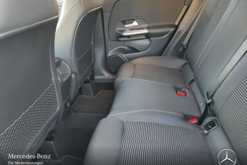 Mercedes-Benz GLA 250 (Clasa GLA) din 2021 cu 63.102 km - oferta MER185732 - foto 9