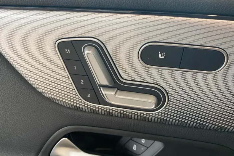 Mercedes-Benz GLA 250 (Clasa GLA) din 2021 cu 68.460 km - oferta MER185734 - foto 7