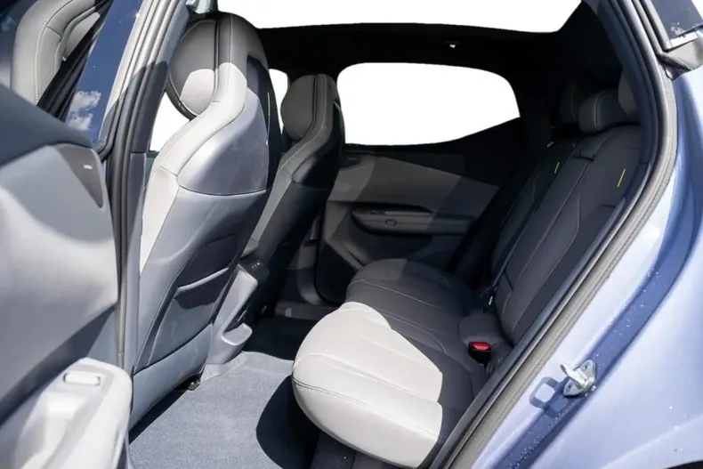 Lynk&Co 02 din 2025 cu 3.584 km - oferta LYN185735 - foto 8