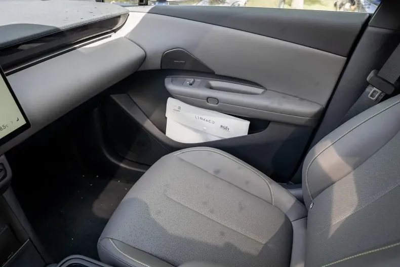 Lynk&Co 02 din 2025 cu 3.584 km - oferta LYN185735 - foto 16