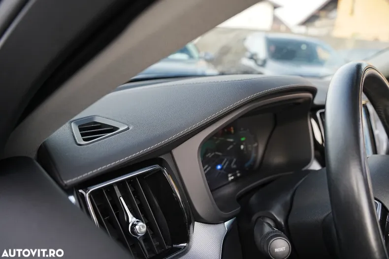 Volvo XC60 din 2022 cu 126.450 km - oferta VOL185746 - foto 32