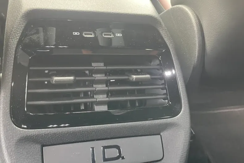 Volkswagen ID.4 din 2025 cu 3.950 km - oferta VOL185778 - foto 14