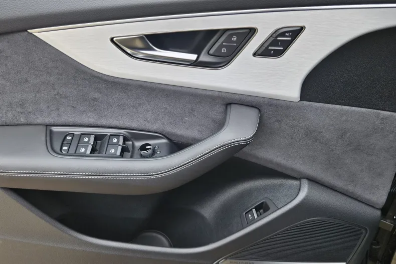 Audi Q8 din 2025 cu 10 km - oferta AUD185781 - foto 11