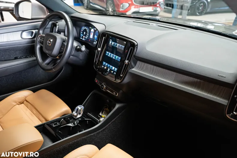 Volvo XC40 din 2020 cu 88.464 km - oferta VOL185784 - foto 8