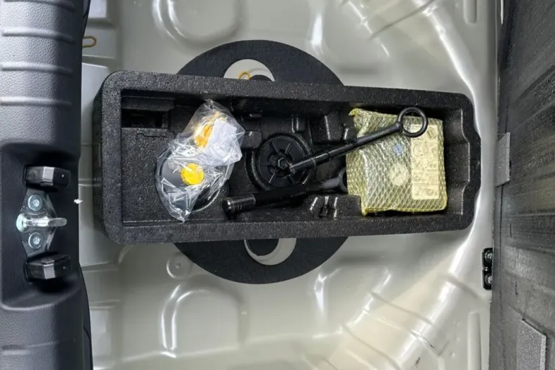 Kia Stonic din 2025 cu 1 km - oferta KIA185948 - foto 16