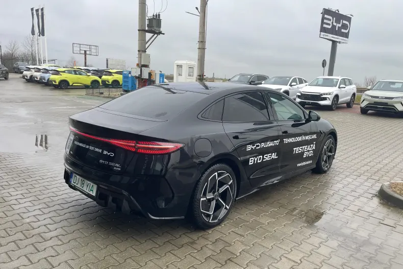 BYD SEAL din 2025 cu 2.500 km - oferta BYD185956 - foto 6
