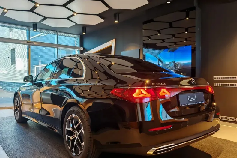 Mercedes-Benz E din 2025 cu 3.500 km - oferta MER185968 - foto 11