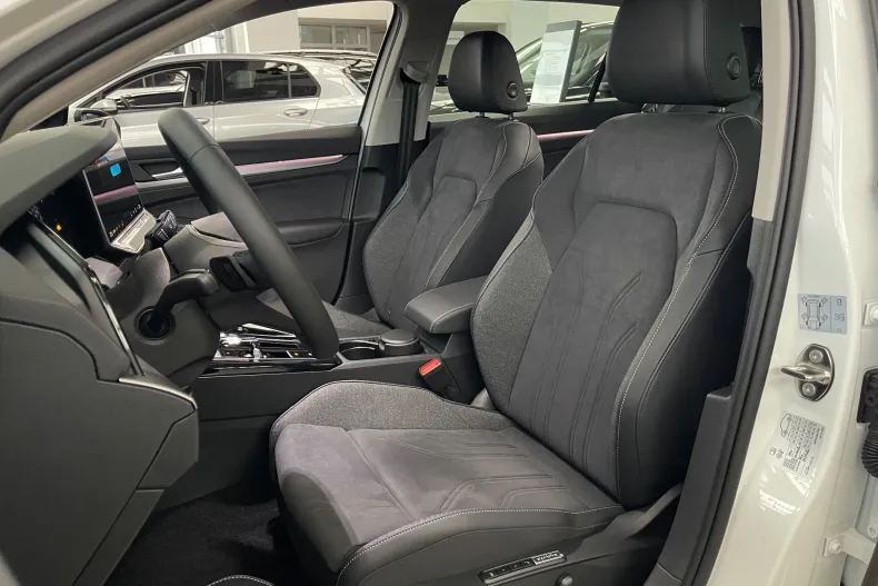 Volkswagen Golf din 2025 cu 8 km - oferta VOL186008 - foto 12