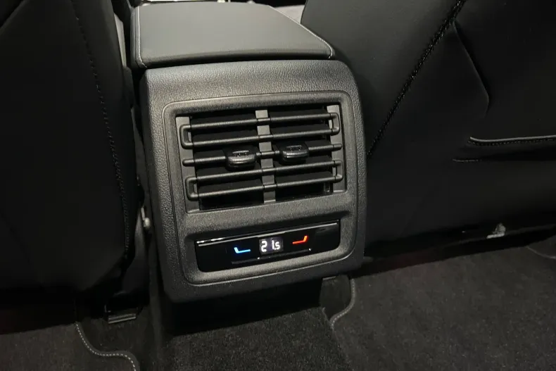 Volkswagen Golf din 2025 cu 8 km - oferta VOL186008 - foto 17