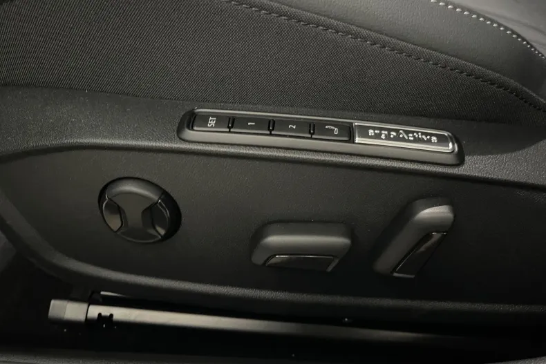 Volkswagen Golf din 2025 cu 8 km - oferta VOL186008 - foto 18