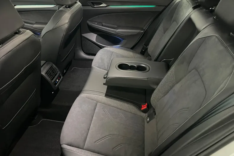 Volkswagen Golf din 2025 cu 8 km - oferta VOL186008 - foto 30