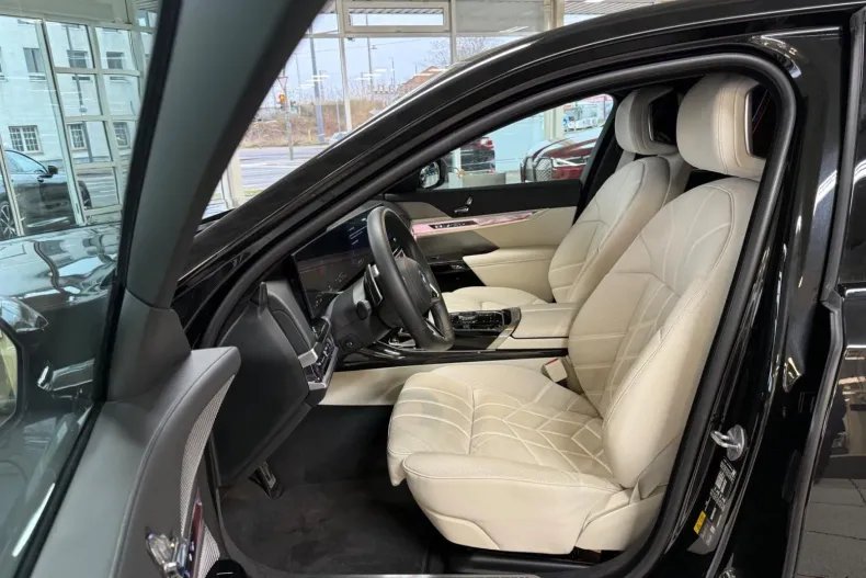 BMW Seria 7 din 2024 cu 64.070 km - oferta BMW186013 - foto 6