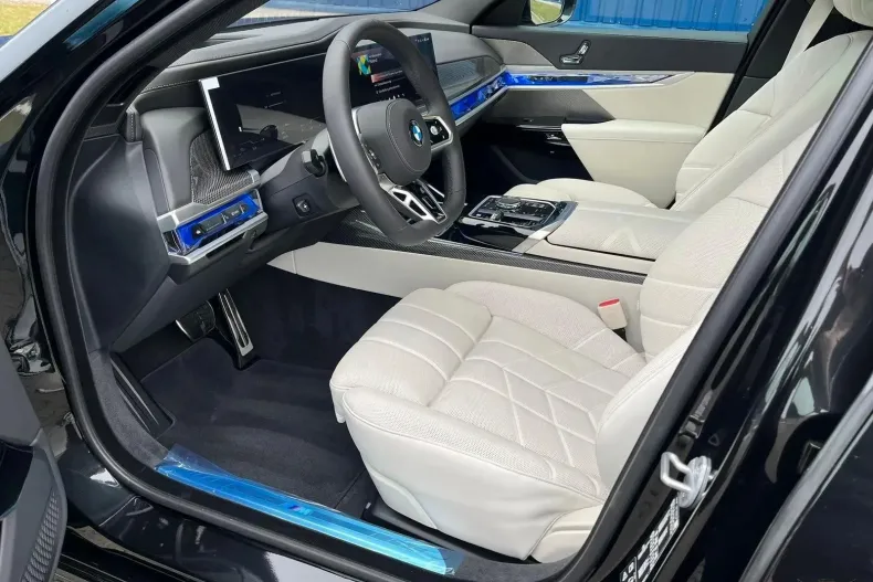 BMW Seria 7 din 2025 cu 4.050 km - oferta BMW186014 - foto 7