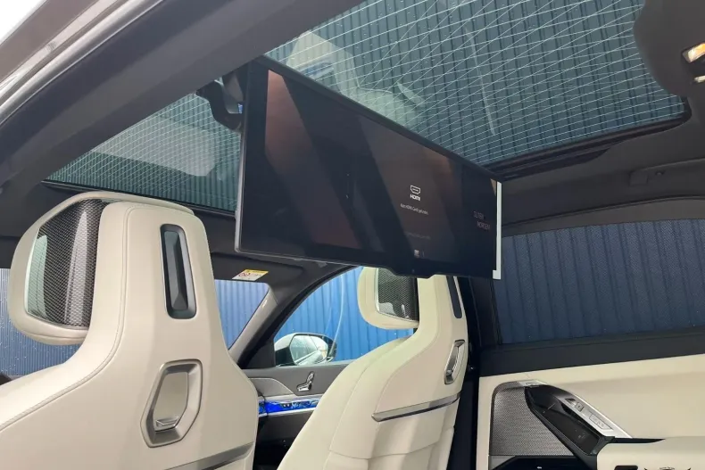 BMW Seria 7 din 2025 cu 4.050 km - oferta BMW186014 - foto 8