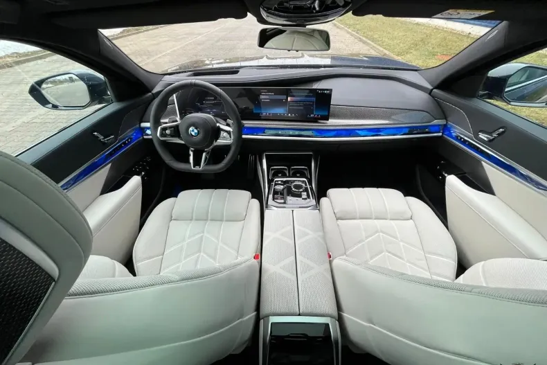 BMW Seria 7 din 2025 cu 4.050 km - oferta BMW186014 - foto 15