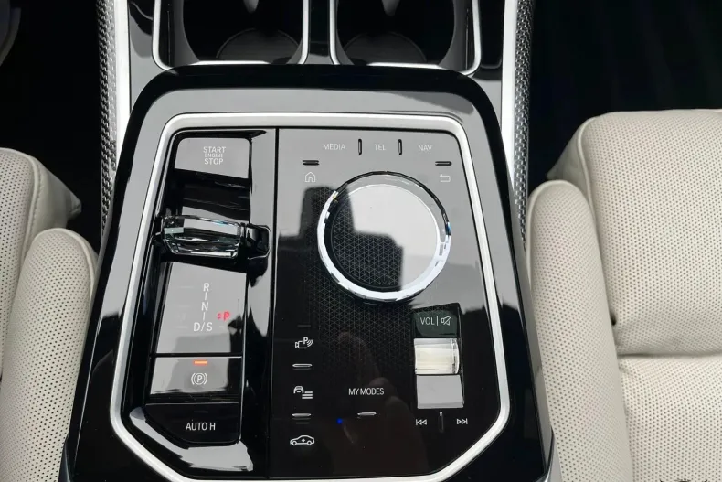 BMW Seria 7 din 2025 cu 4.050 km - oferta BMW186014 - foto 17