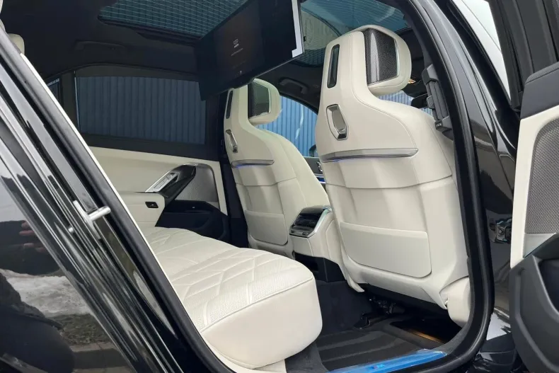 BMW Seria 7 din 2025 cu 4.050 km - oferta BMW186014 - foto 20