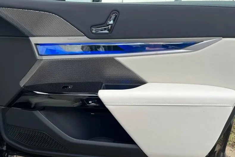 BMW Seria 7 din 2025 cu 4.050 km - oferta BMW186014 - foto 22