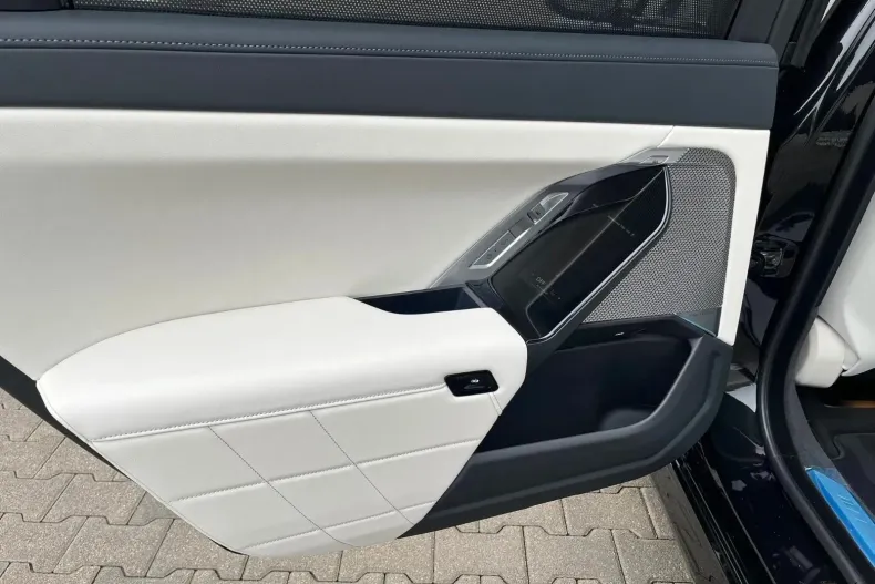 BMW Seria 7 din 2025 cu 4.050 km - oferta BMW186014 - foto 24