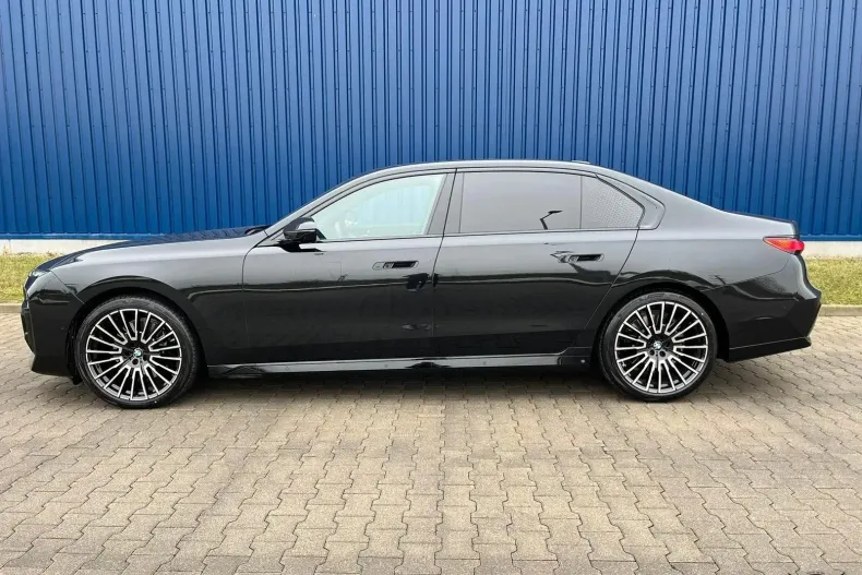 BMW Seria 7 din 2025 cu 4.050 km - oferta BMW186014 - foto 28