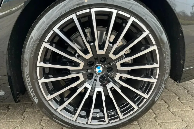 BMW Seria 7 din 2025 cu 4.050 km - oferta BMW186014 - foto 29