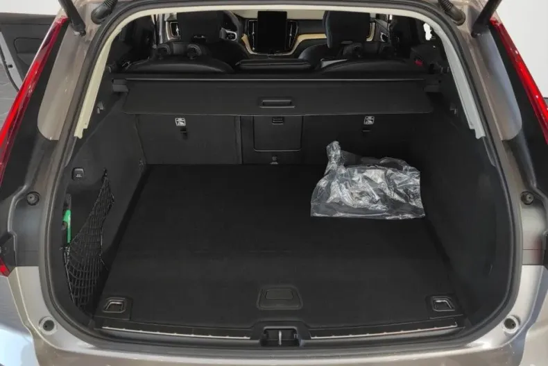 Volvo XC60 din 2025 cu 1 km - oferta VOL186055 - foto 17