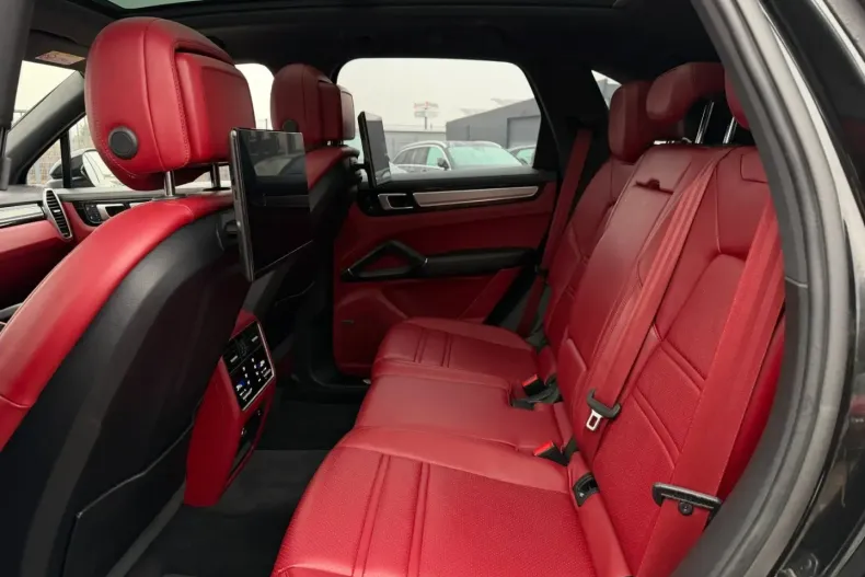 Porsche Cayenne din 2023 cu 61.212 km - oferta POR186080 - foto 13