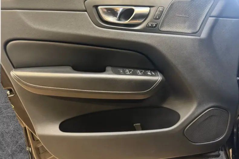 Volvo XC60 din 2021 cu 111.500 km - oferta VOL186084 - foto 9