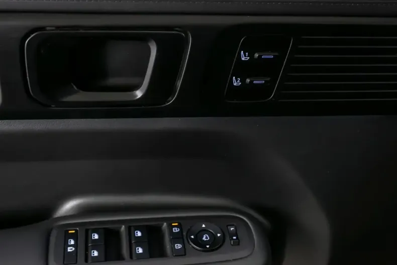 Hyundai SANTA FE din 2024 cu 15.853 km - oferta HYU186094 - foto 13