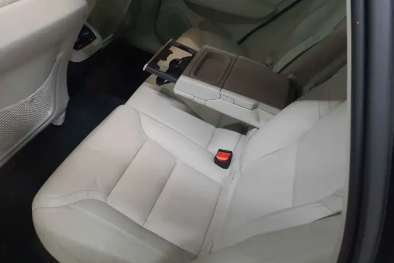 Volvo XC60 din 2021 cu 149.070 km - oferta VOL186117 - foto 8