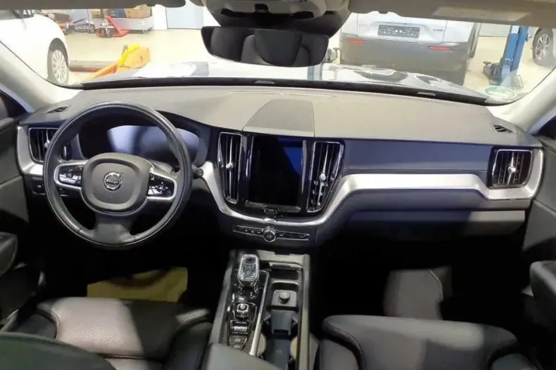 Volvo XC60 din 2021 cu 93.824 km - oferta VOL186129 - foto 3