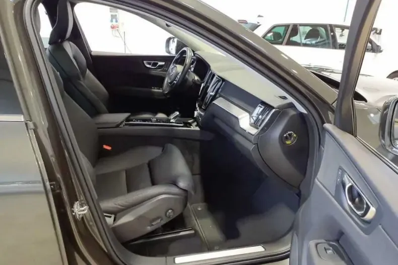 Volvo XC60 din 2021 cu 93.824 km - oferta VOL186129 - foto 6