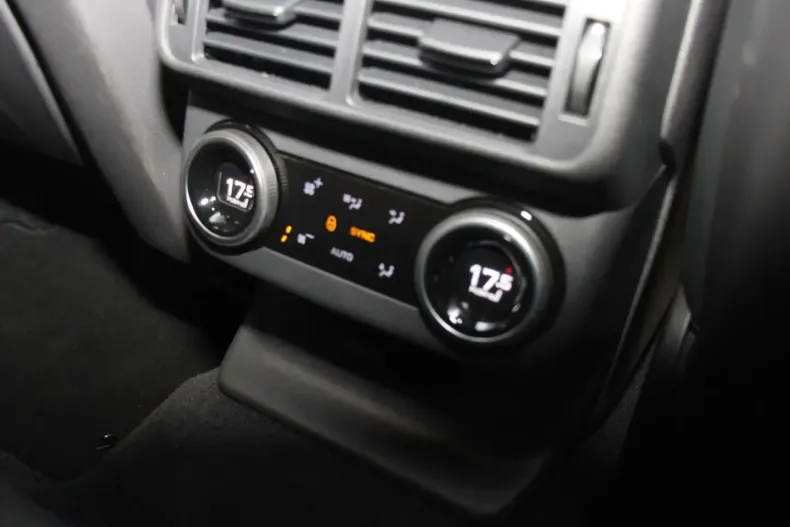 Land Rover Range Rover Velar din 2025 cu 9.050 km - oferta LAN186132 - foto 18