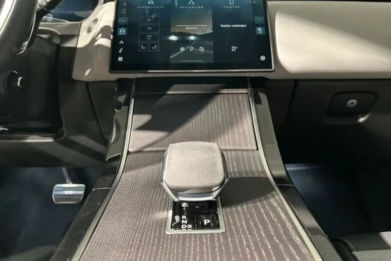 Land Rover Range Rover Velar din 2025 cu 23.212 km - oferta LAN186134 - foto 13