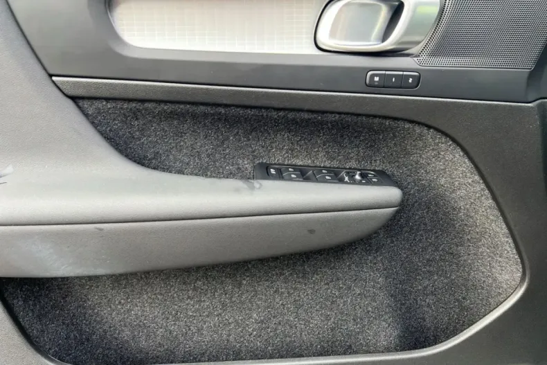 Volvo XC40 din 2025 cu 17.930 km - oferta VOL186160 - foto 8