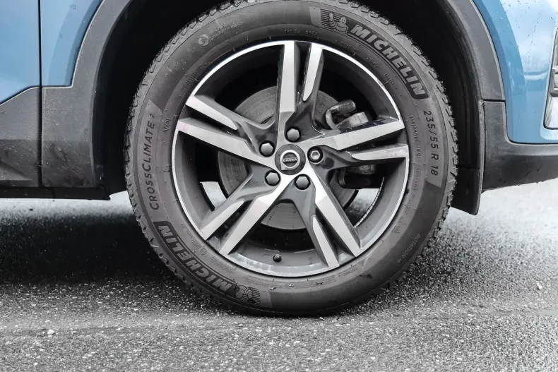 Volvo XC40 din 2023 cu 16.582 km - oferta VOL186161 - foto 3