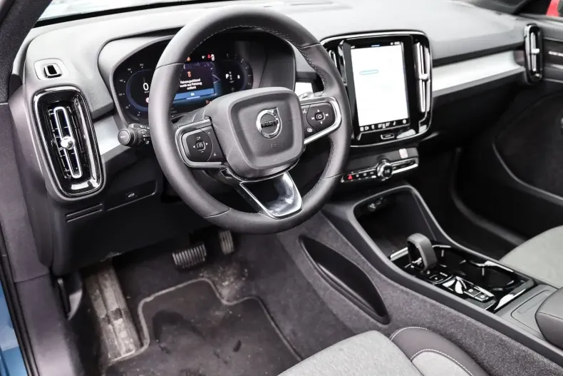 Volvo XC40 din 2023 cu 16.582 km - oferta VOL186161 - foto 4