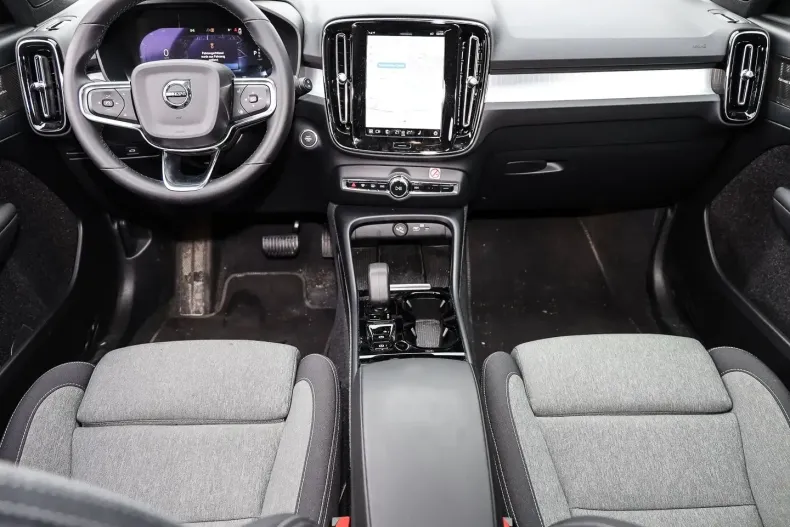 Volvo XC40 din 2023 cu 16.582 km - oferta VOL186161 - foto 5