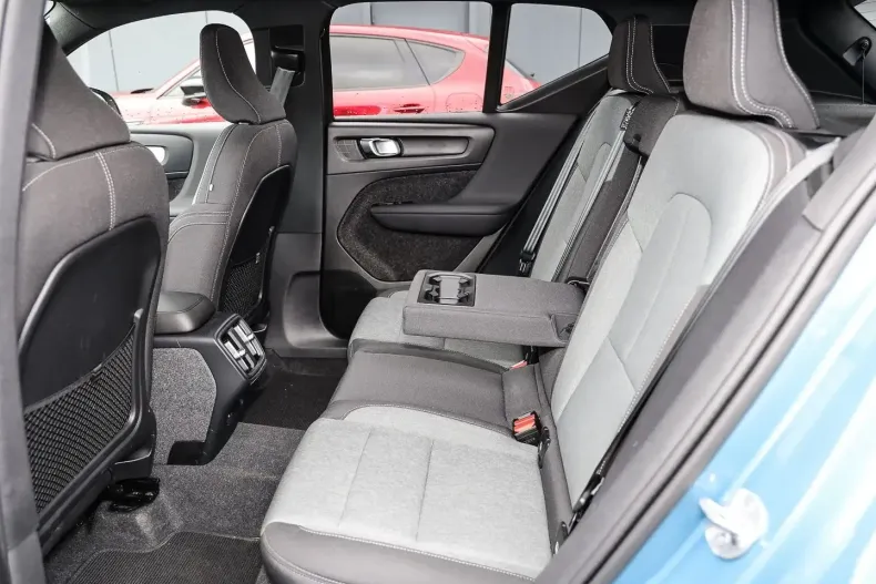 Volvo XC40 din 2023 cu 16.582 km - oferta VOL186161 - foto 15