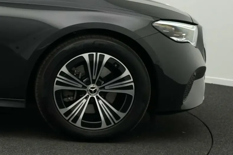 Mercedes-Benz E 220 (Clasa E) din 2024 cu 26.537 km - oferta MER186166 - foto 8