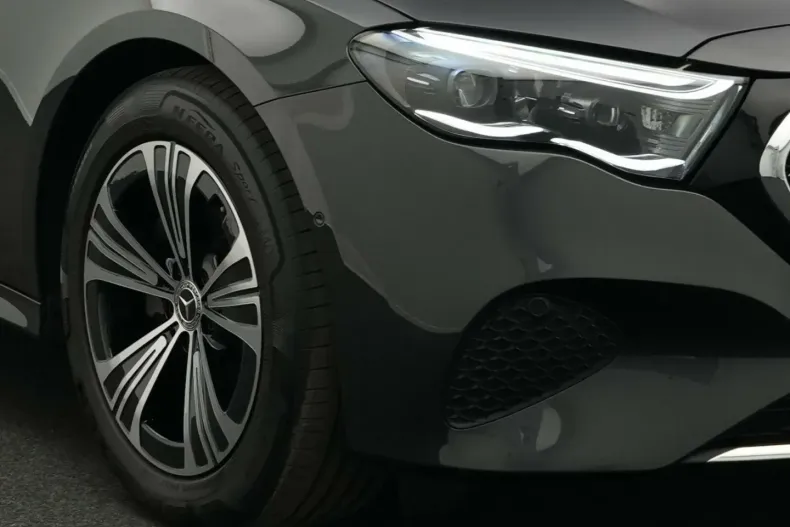 Mercedes-Benz E 220 (Clasa E) din 2024 cu 26.537 km - oferta MER186166 - foto 9