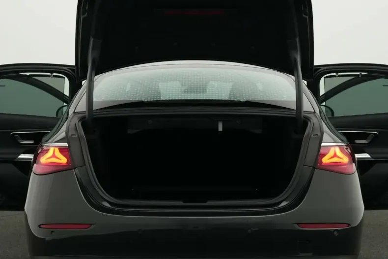 Mercedes-Benz E 220 (Clasa E) din 2024 cu 26.537 km - oferta MER186166 - foto 17